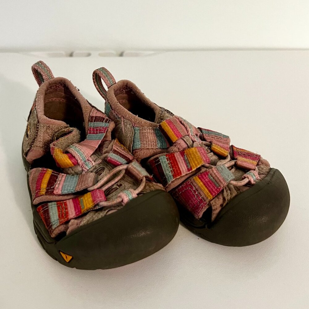 KEEN Toddler Girls Sandals Kids SIZE 5 Rainbow Pink Stripe Hiking Water Shoes